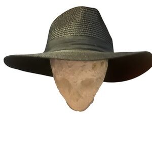 Woman’s  Black Wide-Brim Hat summer hat beachy